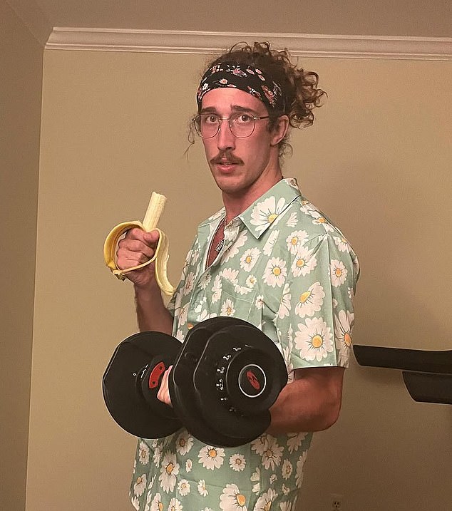 قام منشئ المحتوى البالغ من العمر 30 عامًا - والذي جمع أكثر من مليون مشترك من خلال تقاريره بأسلوب وثائقي وصدقه المطلق - بنشر الأخبار المثيرة للقلق على X في وقت متأخر من يوم الجمعة