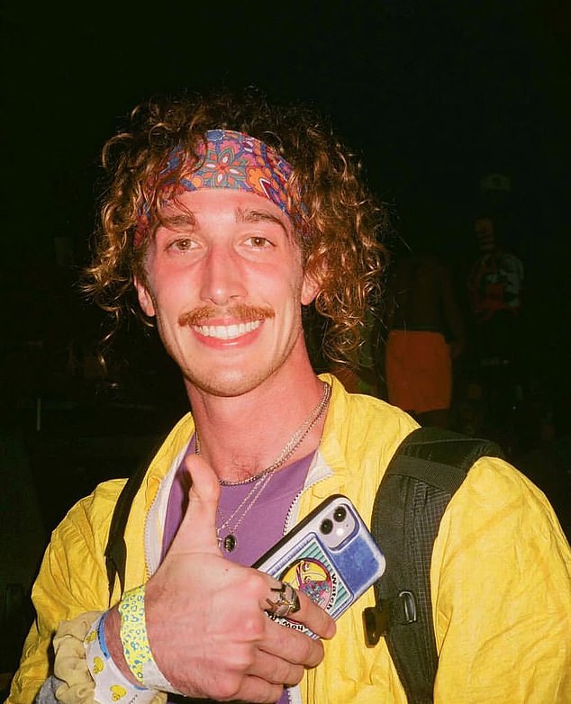 وفي رسالة صارخة من سريره في المستشفى، قال لمتابعيه: 