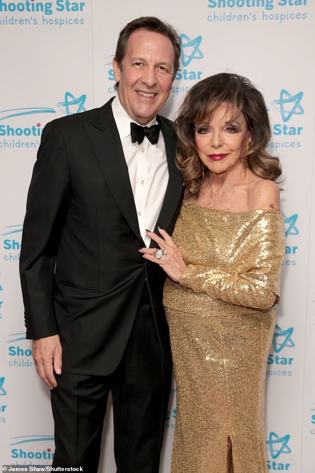 والتقطت نجمة فيلم Dynasty صوراً إلى جانب زوجها الخامس، المنتج والممثل بيرسي البالغ من العمر 60 عاماً، والذي تزوجته منذ عام 2002.