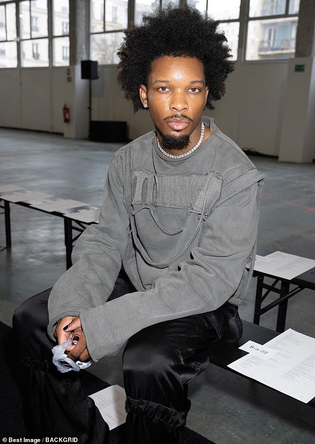 تم التعرف على D4vd، الاسم الحقيقي ديفيد أنتوني بيرك، كمشتبه به ولكن لم يتم توجيه اتهامات إليه بارتكاب أي جريمة