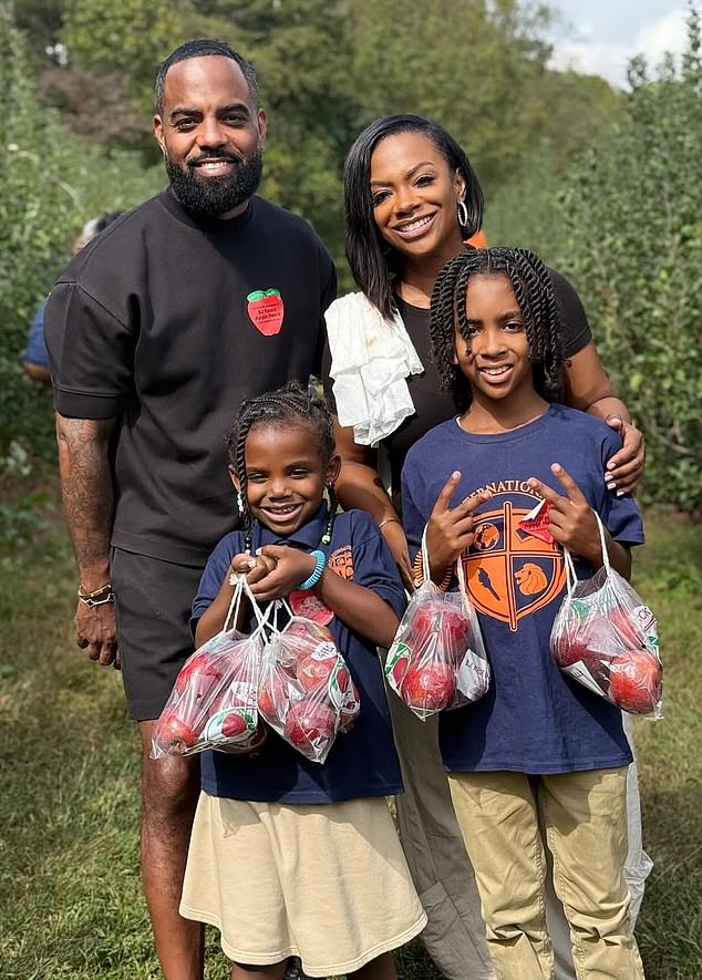 بالإضافة إلى بليز، لدى الزوجين السابقين أيضًا ابنهم آيس البالغ من العمر تسع سنوات