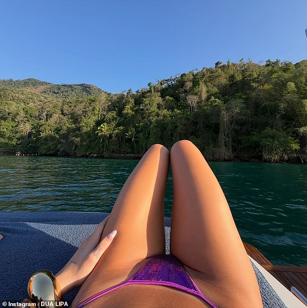 وأظهرت الجميلة شخصيتها المذهلة في القطعتين المذهلتين وعلقت على الصور 