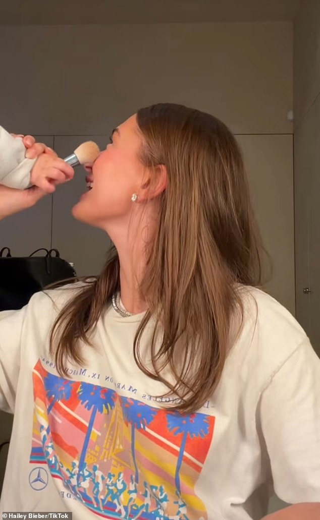 في نفس اليوم، شاركت ابنة ستيفن بالدوين، ابنة نيبو، مقطع فيديو على TikTok يظهر فيه مقطع صغير من الطفلة البالغة من العمر 15 شهرًا وهي تستخدم فرشاة مكياج عليها أثناء استعدادها لاحتفالات عيد ميلادها.