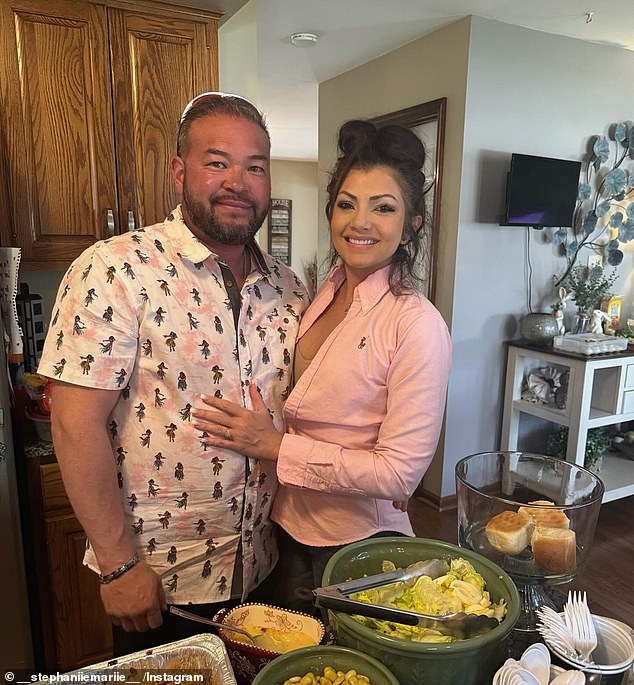 يتمتع Lebo بخلفية مهنية في مجال البحث وصناعة التجميل