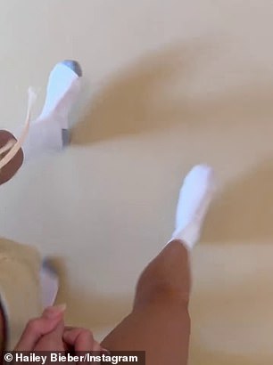 نشرت مؤسسة Rhode عرض شرائح على Instagram يوم الأحد حول 