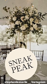 عرضت الزهور التي ستزين الغرفة