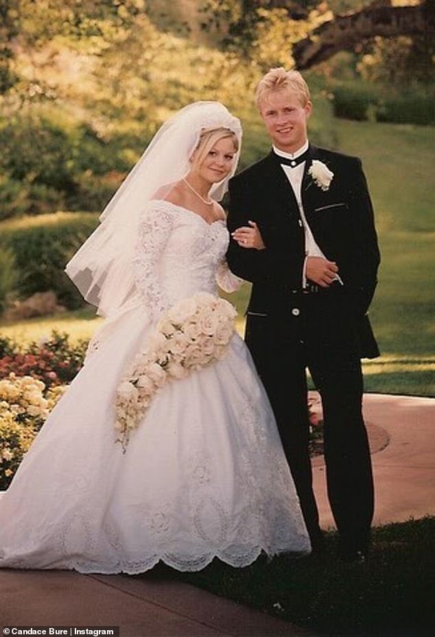 صورة كاميرون مع زوجها فاليري بوري في يوم زفافهما عام 1996