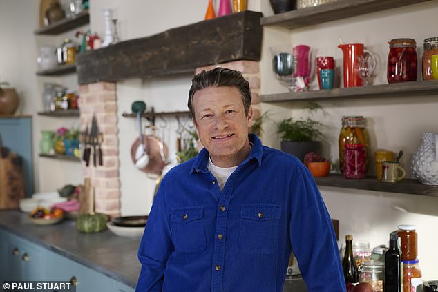 وفي الوقت نفسه، كتب زميله الشيف جيمي، البالغ من العمر 50 عامًا، في تكريمه: 