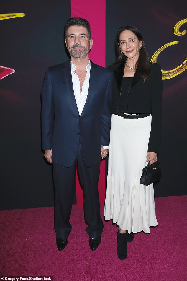 كانت النجمة مع قطب الموسيقى سيمون منذ عام 2013 وغيرت مؤخرًا حسابها على Instagram لاستخدام اسم كويل في إشارة إلى أن الزوجين قد تزوجا (سيُرى معًا في عام 2022).