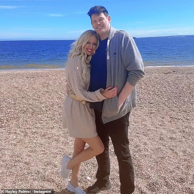 لقد غيرت هايلي موقفها وتريد ترك الماضي وراءها (في الصورة خلال الذكرى السنوية الأولى لزواجهما في مايو 2024)