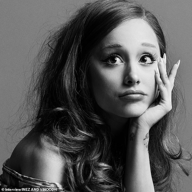 قدم Wicked: For Good واحدًا من أكبر العروض الأولى لهذا العام، حيث افتتح بإيرادات قياسية بلغت 150 مليون دولار في أمريكا الشمالية و226 ​​مليون دولار في جميع أنحاء العالم خلال عطلة نهاية الأسبوع الأولى في دور العرض.