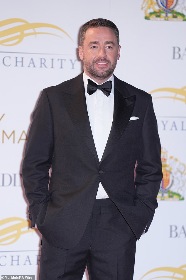 ونشر الممثل الكوميدي البالغ من العمر 44 عاما، بيانا على موقع إنستغرام يوم الأحد كشف فيه عن أخباره، لكنه لم يذكر سببا لرحيله.