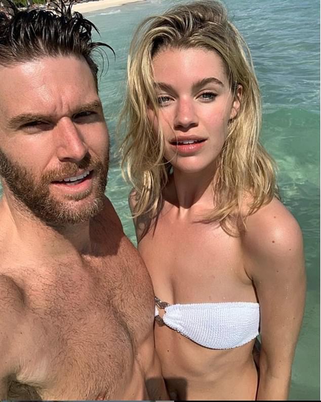 جويل دوميت موجود في أستراليا لاستضافة برنامج 