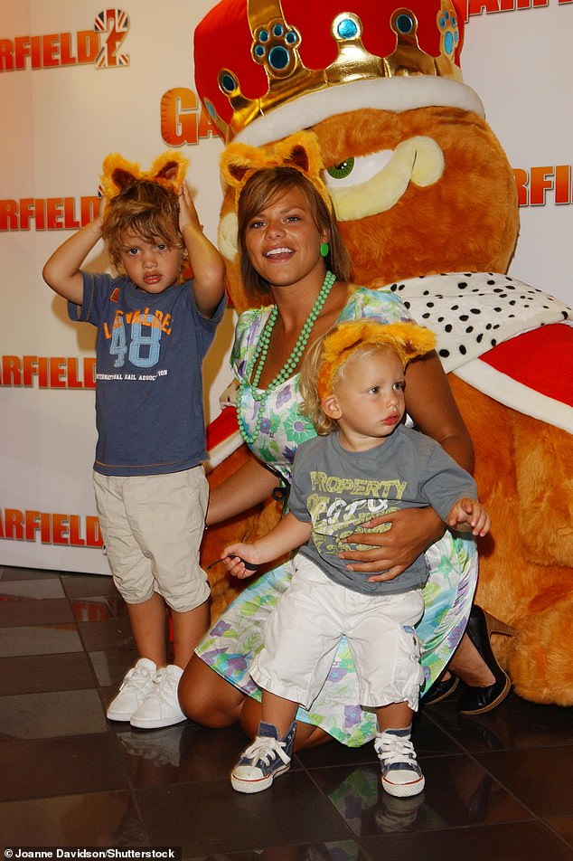 من المؤسف أن المؤثر فقد والدته، جايد، عندما كان عمره أربع سنوات فقط بعد وفاتها بسرطان عنق الرحم في عيد الأم في عام 2009 (في الصورة عام 2006).