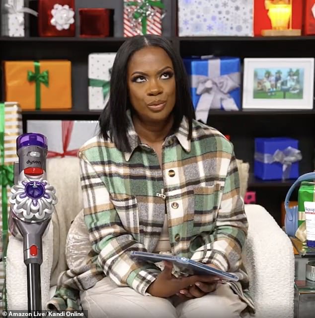 ظهرت ذا كوليدج بارك، جورجيا، البالغة من العمر 49 عامًا، في مقطع على Amazon Live Monday للترويج لمتجرها عبر الإنترنت، The Kandi Shop