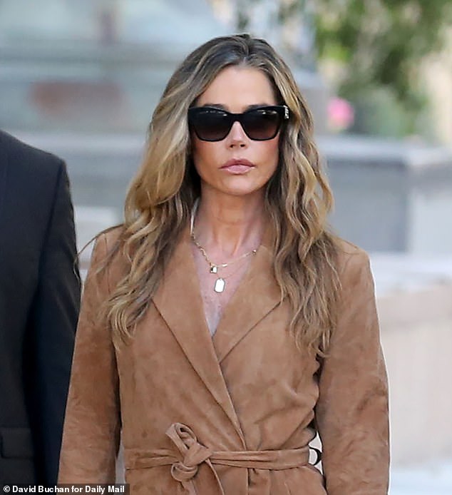 فتاة بوند البالغة من العمر 54 عامًا - والتي يُشاع أنها خضعت لعملية تجميل في يوليو - 