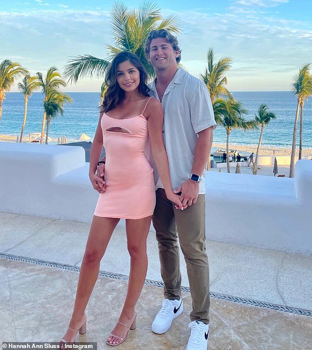 وأعلن الزوجان في يونيو الماضي أنهما ينتظران طفلهما الأول معًا