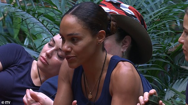 كشفت أليكس سابقًا كيف كانت تنتظر أن تتقدم جيس لها بطلب الزواج خلال محادثة مع روبي واكس وشونا ماكغارتي في برنامج ITV