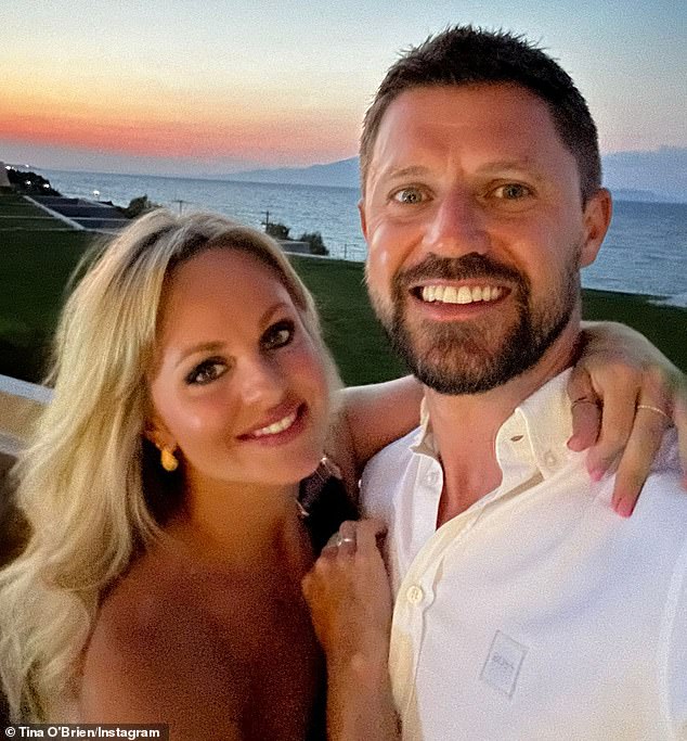 كشفت صحيفة ديلي ميل يوم الأربعاء أن الممثلة انفصلت عن صديقها المليونير المصمم الداخلي آدم، الذي بدأت مواعدته خلال الصيف