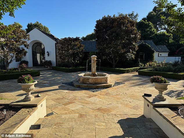 طلبت مغنية The I Kissed a Girl من المحكمة إجبار ويستكوت على دفع 4,718,698.95 دولارًا أمريكيًا لتعويض الأضرار التي تقول إنه سببها بسبب دعوى قضائية ممتدة بشأن بيع العقارات