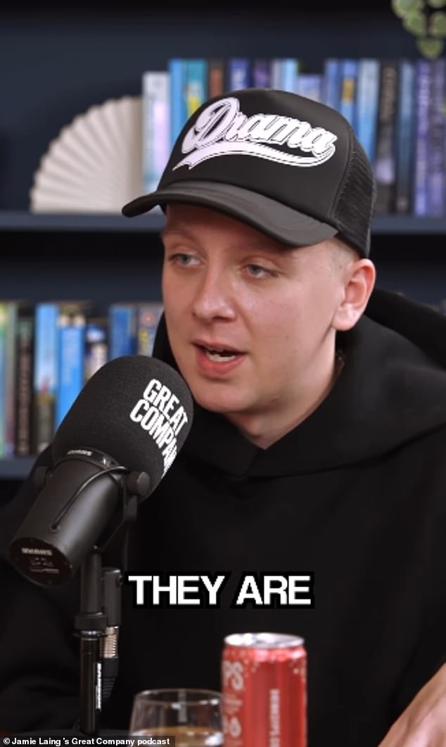 وخلال محادثته مع نجمة Made In Chelsea السابقة، كشف أنه يحب أن تكون المرأة غير مدركة لمدى 