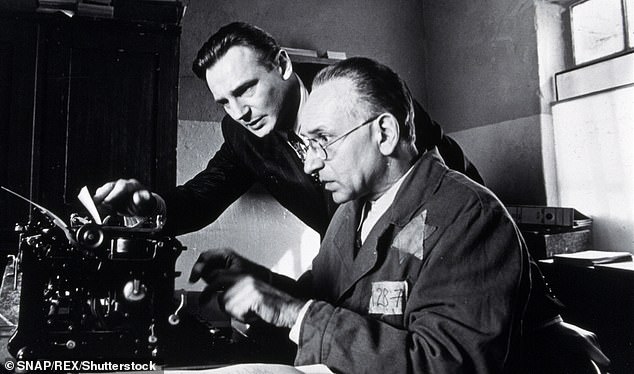 حصل الممثل أيضًا على الأوسمة لتجسيده دور الناجي من المحرقة إسحاق ستيرن في دراما ستيفن سبيلبرغ عام 1993، قائمة شندلر (في الصورة، مع ليام نيسون في دور أوسكار شندلر)