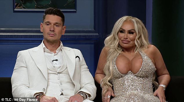 صدمت الممثلة البالغة من العمر 51 عامًا المشاهدين بعد أن خرجت من ثوبها اللامع خلال لقاء العرض المكون من ثلاثة أجزاء، والذي اختتم يوم الأحد.