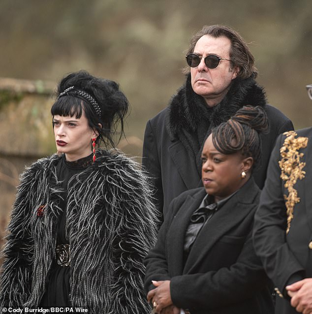 الممثلة، 29 عامًا، بترت ساقها اليمنى عندما كان عمرها 23 عامًا، بعد مضاعفات إصابة تعرضت لها قبل ثماني سنوات.