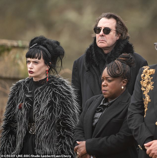 قُتلت روث بعد أن حددت جوناثان بشكل صحيح على أنه خائن في المائدة المستديرة، مما أدى إلى قيام مضيف برنامج الدردشة وشركائه، آلان كار وكات بيرنز، بقتلها.