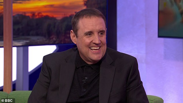 ستتم إضافة التواريخ، التي أكدها كاي خلال ظهور تلفزيوني نادر في حلقة مساء الأربعاء من برنامج The One Show، إلى جولته المترامية الأطراف أن تأتي متأخرًا أفضل من ألا تأتي أبدًا في المملكة المتحدة