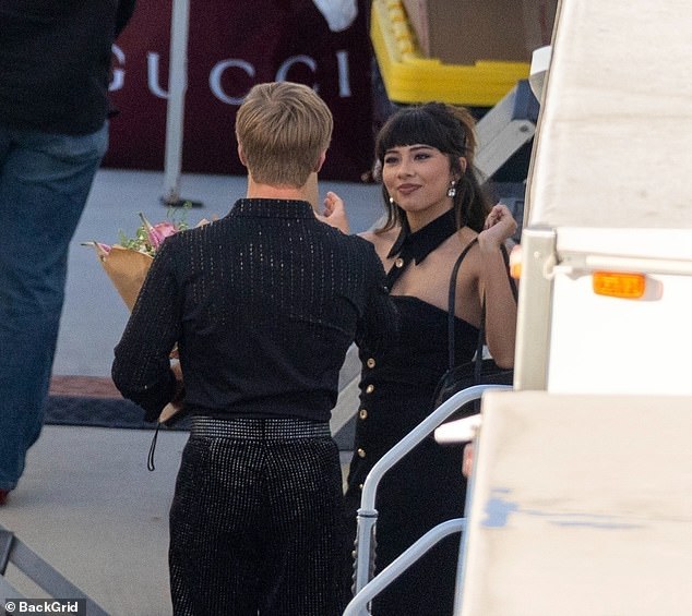 كان نجم Baby-Sitters Club ضيفًا خاصًا في الحلقة، حيث حل محل شريك روبرت المعتاد في الرقص، ويتني كارسون.