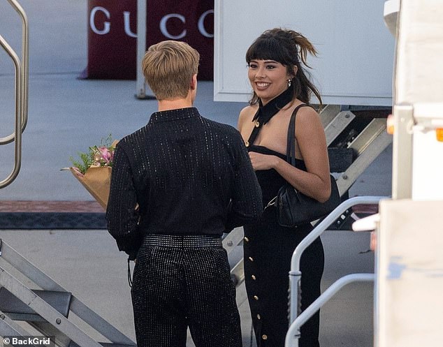 لقد أثاروا لأول مرة شائعات رومانسية في وقت سابق من هذا الشهر عندما قام روبرت بأداء رقصة حميمة مع Xochitl بمناسبة الذكرى العشرين لـ Dancing With the Stars US