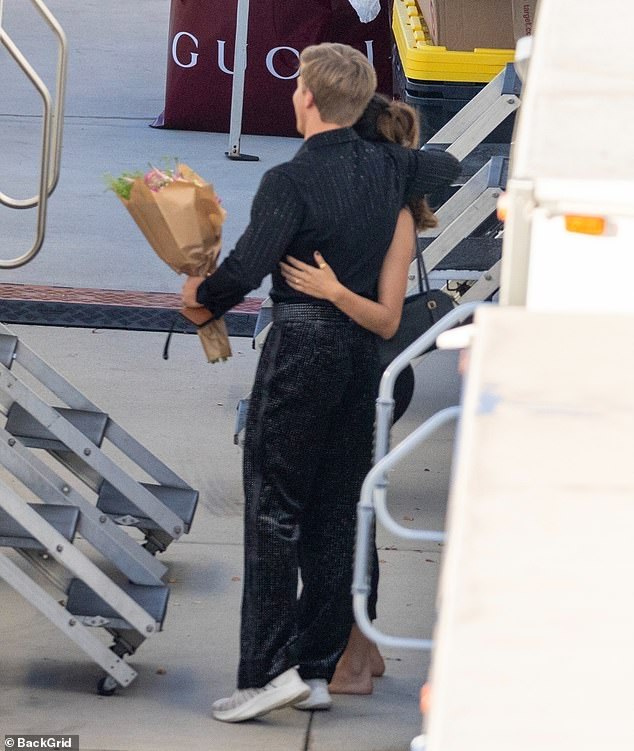 لا يمكن للمشاهدين إلا أن يلاحظوا 