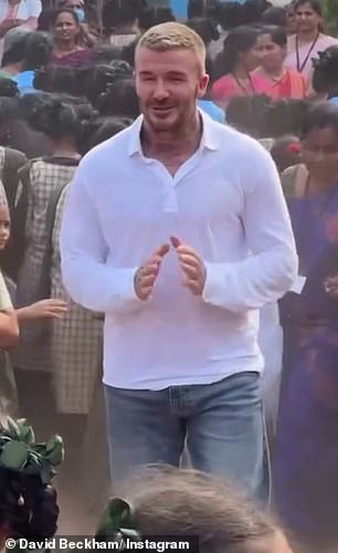 كان بيكهام، سفير النوايا الحسنة لليونيسف، حاضراً لمراقبة تأثير برنامج التعلم التعاوني القائم على المشاريع التابع للتعليم فوق الجميع (PBL) على الطلاب المحليين