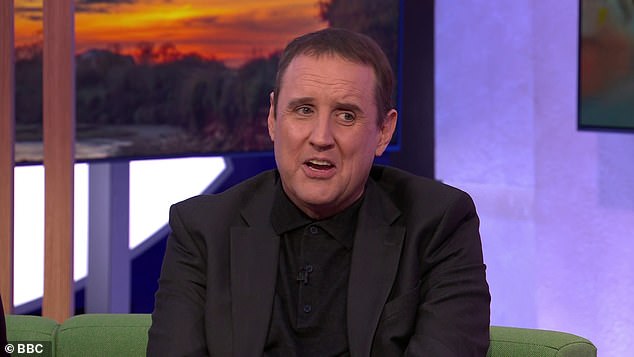 أكد كاي طيب القلب أنه سيتبرع بجميع أرباحه من الجولة الأخيرة من العروض إلى سلسلة من الجمعيات الخيرية في جميع أنحاء المملكة المتحدة