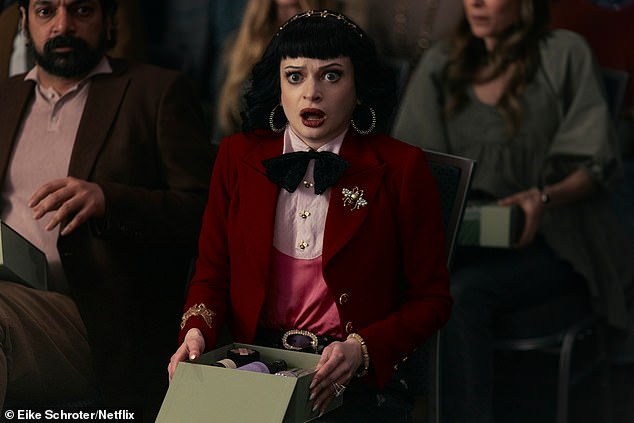 بعد بطولة فيلم The Midnight Club، واصلت العمل مع مايك فلاناغان مرة أخرى في فيلم The Fall Of The House Of Usher في عام 2023 (في الصورة).