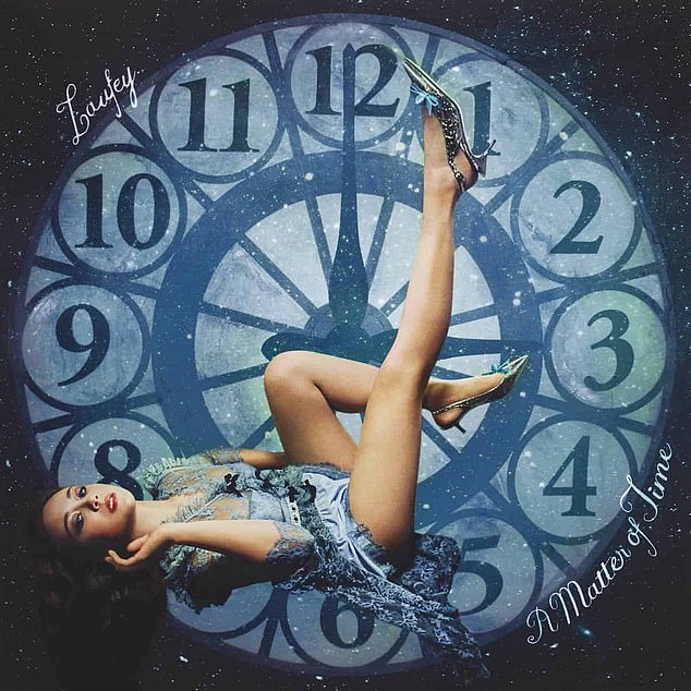 تجد الشابات هذا العزاء في الأغاني الأنيقة لألبوم Laufey Matter Of Time، وهو رد أيسلندا على Doris Day