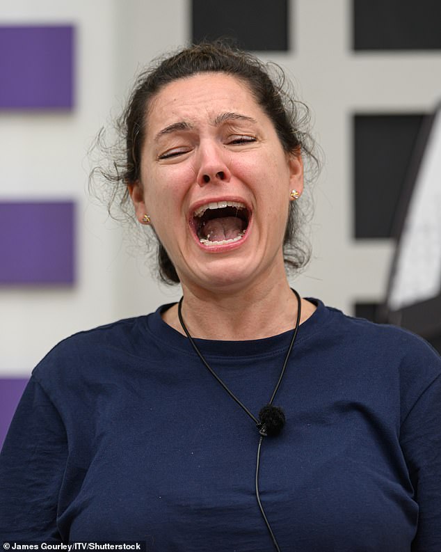 وتكهن عشاق العرض بأن كيلي قد ابتكر خطة ماكرة للفوز ببرنامج تلفزيون الواقع