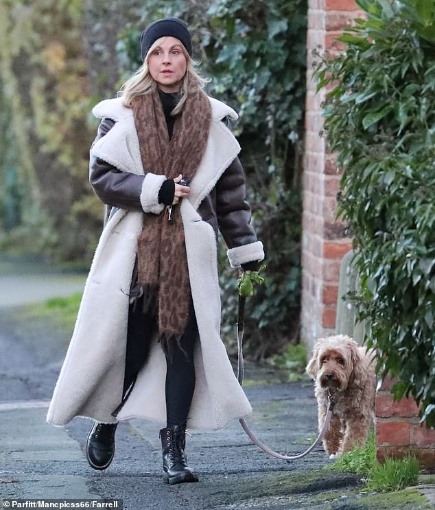 تينا، التي التقت بآدم من خلال أصدقاء مشتركين في شيشاير وسرعان ما انفصلت عنه بعد بضعة تواريخ، أصبحت رسمية معًا أثناء حضورهما حفل زفاف النجم جاك بي شيبرد في يوليو.