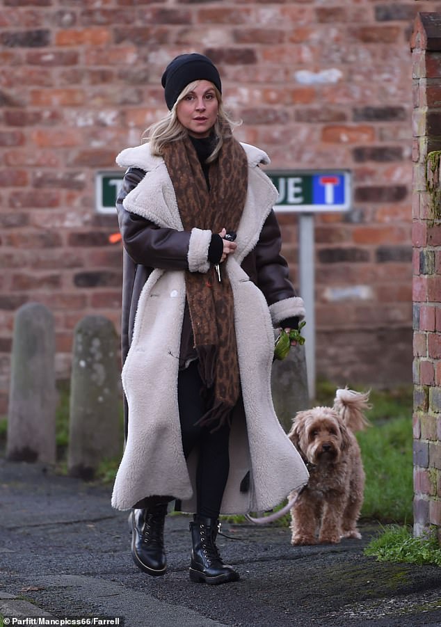 بدت تينا قاتمة عندما أصبحت خالية من المكياج بعد الانفصال الجديد