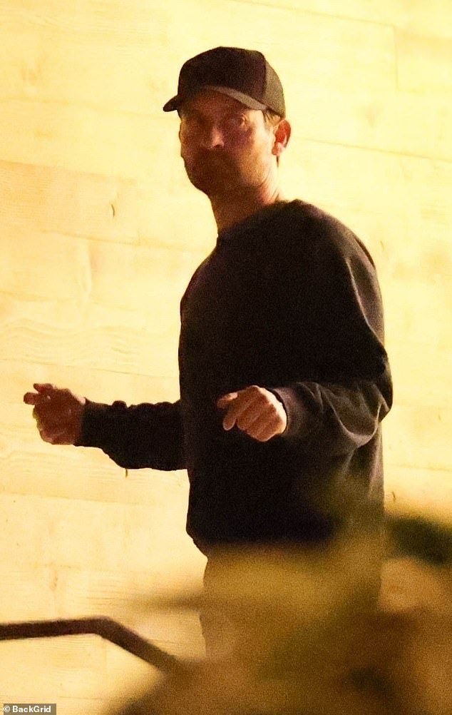 وانضم إليه صديق قديم توبي ماغواير