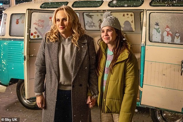 في فيلم عيد الميلاد Tinsel Town، ظهرت تيدي لأول مرة في التمثيل حيث لعبت دور ابنة شخصية ريبيل ويلسون، جيل.