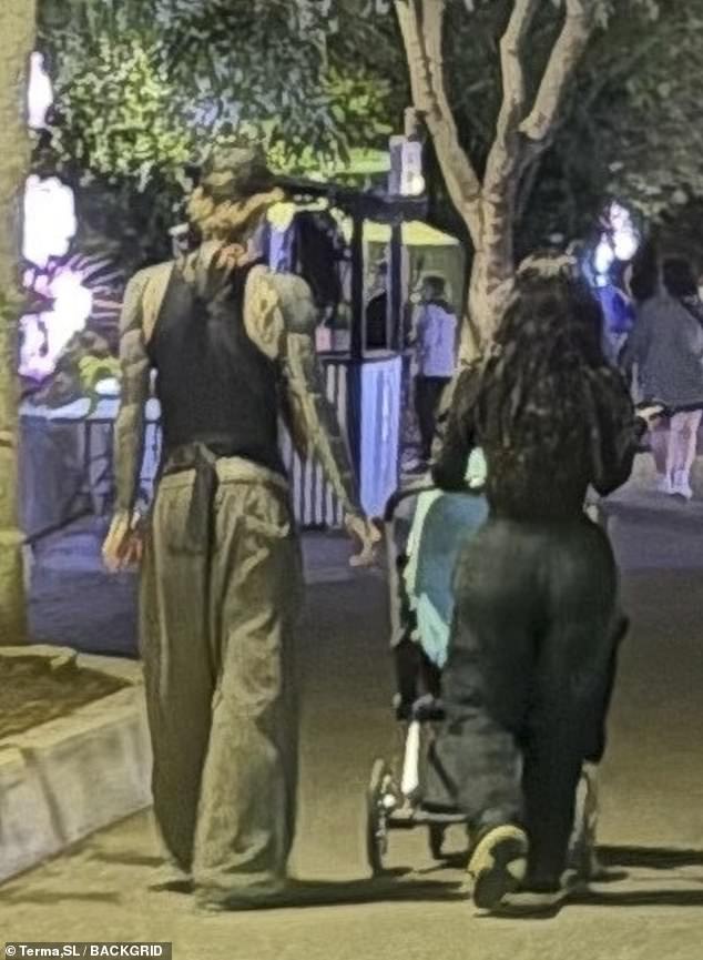 على الرغم من الانفصال، كشف مصدر مؤخرًا أن فوكس أعجبت 