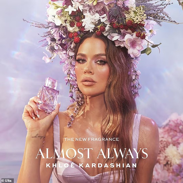 سارع المعجبون عبر الإنترنت إلى استدعاء أم لطفلين، مع تعليق أحدهم: 