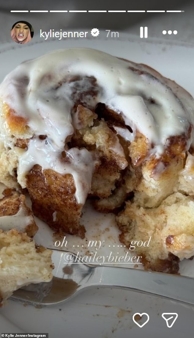 من المؤكد أن نجمة منتج كارداشيانز البالغة من العمر 28 عامًا قد وافقت على طبخ بالدوين حيث نشرت على إنستغرام: 