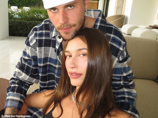 التقى الزوجان منذ ست سنوات (في الصورة الخميس) في الأصل خلف الكواليس في برنامج TODAY Show في عام 2009، وبدأا المواعدة في عام 2015 وأعادا إحياء علاقتهما الرومانسية في عام 2018 بعد ثلاثة أشهر من انفصاله عن سيلينا غوميز.