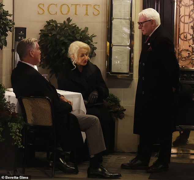 قام الثنائي بتصوير مشاهد مع بواب سكوت بينما كانت شخصياتهم تتناول العشاء في الهواء الطلق وعلى الرغم من الطقس البارد ظهرت في حالة معنوية رائعة حيث شاركوا الضحك بين اللقطات