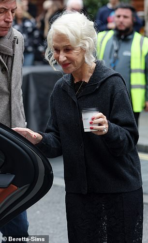 ارتشفت الممثلة القهوة الجاهزة قبل أن تدور الكاميرات