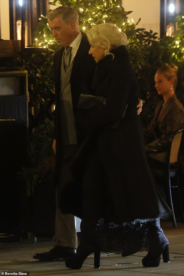 شهد الموسم الأول هزيمة عائلة هاريجانز لعائلة ستيفنسون، برئاسة ريتشي (جيف بيل)، لكنه انتهى بطعن هاري من زوجته جان (جوان فروجات).