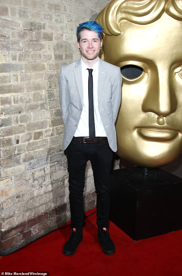 بدأ دان ميدلتون بداياته المتواضعة كموظف في متجر تيسكو، من ويلينجبورو، نورثامبتونشاير